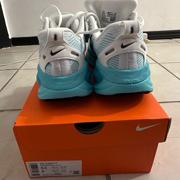 Nike Men’s Summit White Running Shoes - Picture 2 of 4